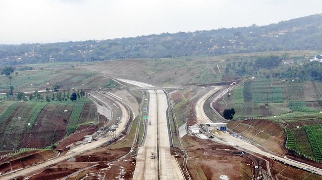 Kementerian PUPR menyatakan pembangunan Tol Cigatas tahap pertama akan dilakukan sampai Tasikmalaya. Pembangunan menghadapi tantangan dari kondisi geografis.