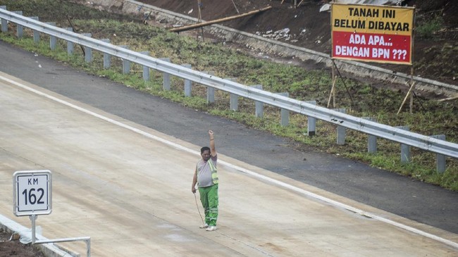 FOTO: Jalan Tol Cisumdawu Batal Beroperasi Tahun Ini