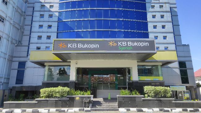 Corporate Communication KB Bukopin Tyas Hardi menuturkan pengunduran diri sekitar 30 persenan dari total karyawan KB Bukopin