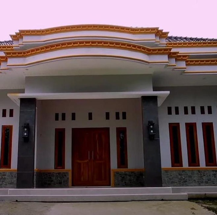 <p>Sebagian rumah mewah di sana rata-rata masih baru, Bunda. Ada yang membangun rumah sekitar 2 - 3 tahun lalu. (Foto: YouTube Jejak Bang Ibra)</p>