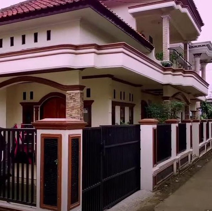 <p>Bagaimana rumah-rumahnya Bunda? Walaupun berada di pedesaan, tak lantas ketinggalan zaman ya desainnya seperti di perkotaan? (Foto: YouTube Jejak Bang Ibra)</p>