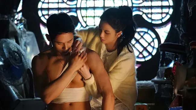 Snowdrop kembali dikecam henti tayang lewat petisi baru usai episode pertama dan kedua tayang pada 18 dan 19 Desember 2021.