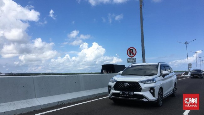 Toyota Veloz mengalami nasib tidak mengenakan saat dipakai berlibur, yakni overheat atau panas berlebih hingga harus diangkut pakai truk.