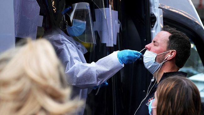 Australia Krisis Alat Antigen, Harga Tes Covid Naik hingga Rp5,1 Juta Australia mengalami kekurangan pasokan alat antigen Covid-19 hingga membuat kenaikan biaya tes virus corona hingga 10 kali lipat.