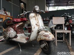 Grebek Garasi Eran Vintage, Koleksi Motor Antiknya Bukan Main!