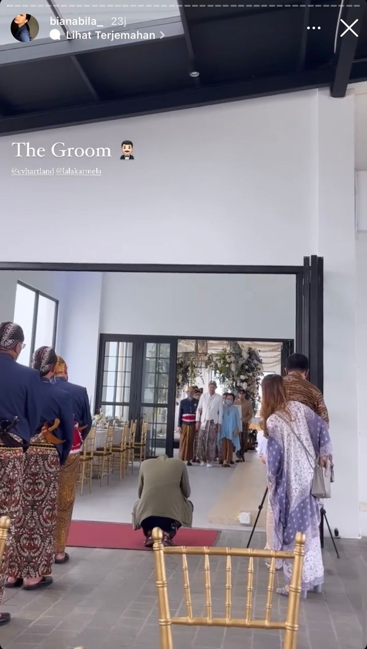 Ini adalah momen perdana bagi Aurel bertemu mertuanya secara langsung&period;