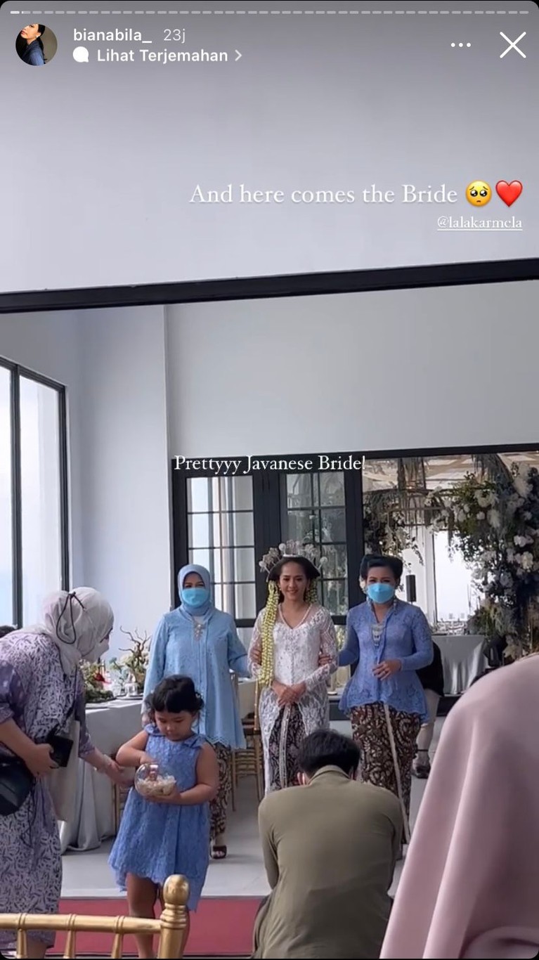 Ini adalah momen perdana bagi Aurel bertemu mertuanya secara langsung.