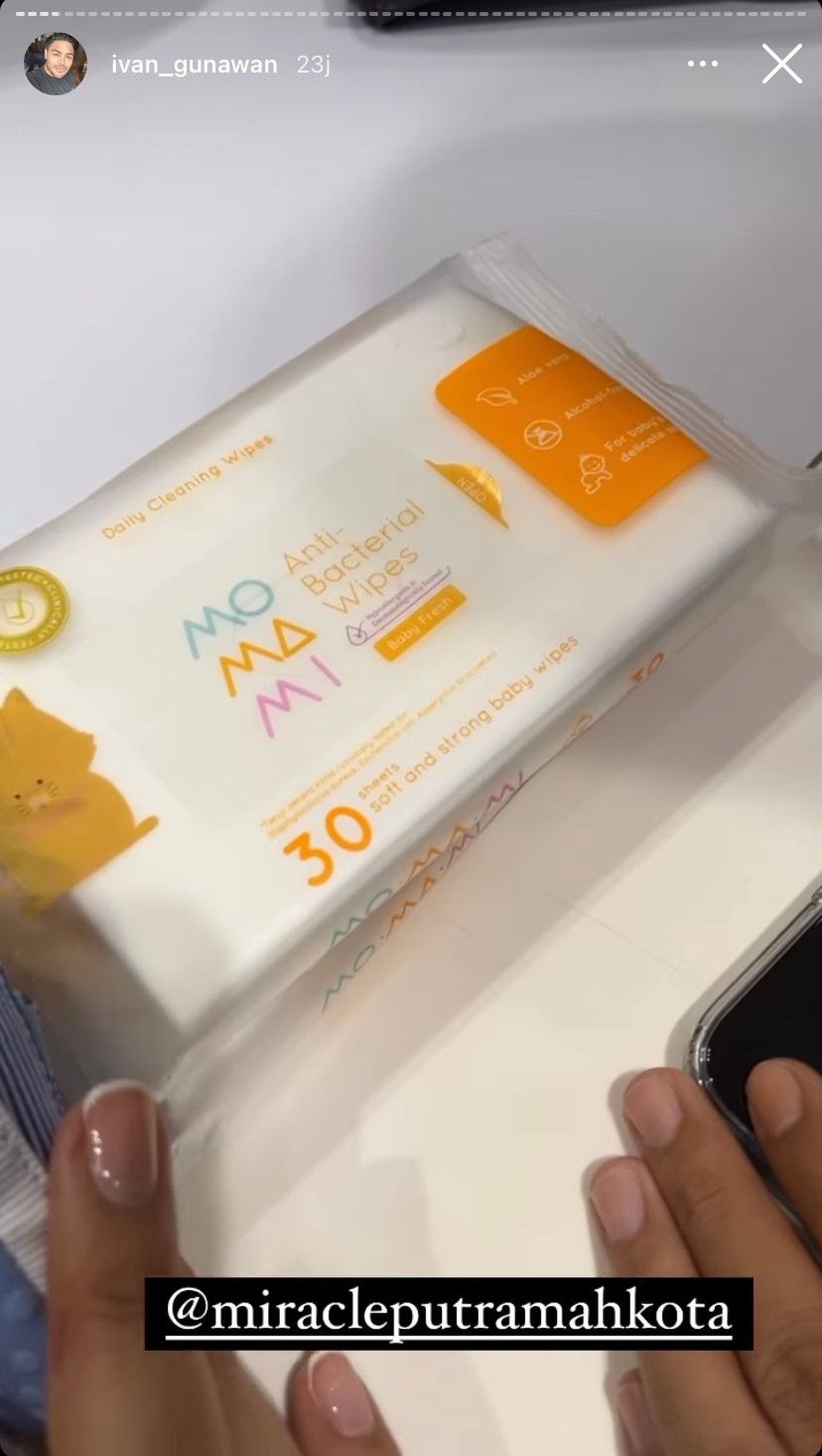 Ivan Gunawan membeli stroller hingga borong baju untuk anak bonekanya Eqqel seperti orang tua sungguhan&period; Yuk intip&excl;