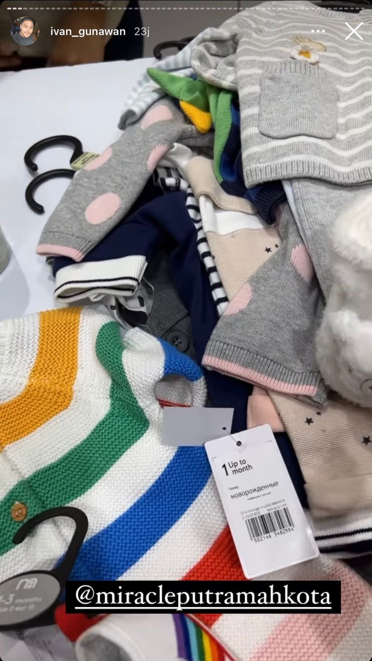 Ivan Gunawan membeli stroller hingga borong baju untuk anak bonekanya Eqqel seperti orang tua sungguhan&period; Yuk intip&excl;