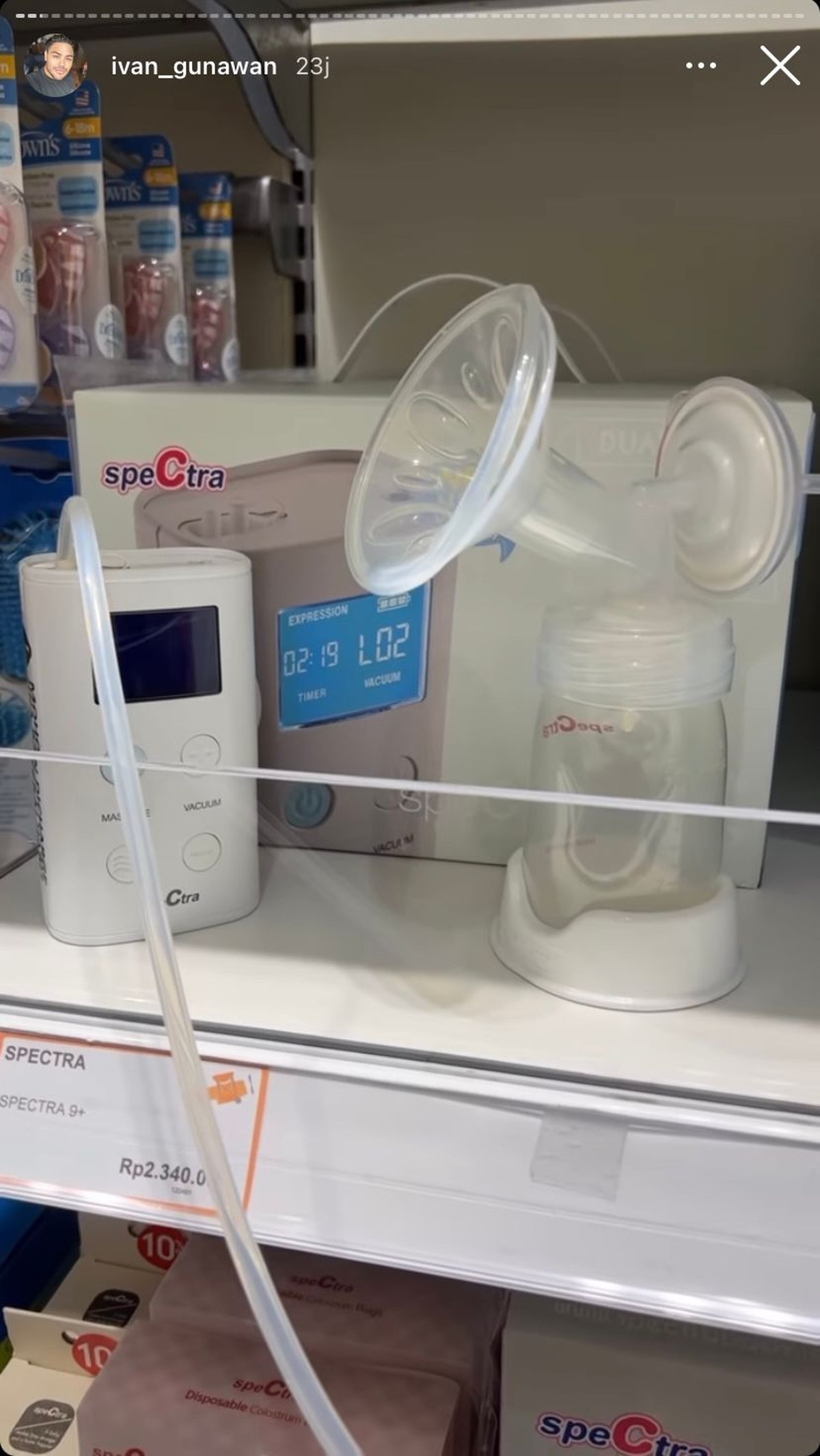 Ivan Gunawan membeli stroller hingga borong baju untuk anak bonekanya Eqqel seperti orang tua sungguhan&period; Yuk intip&excl;