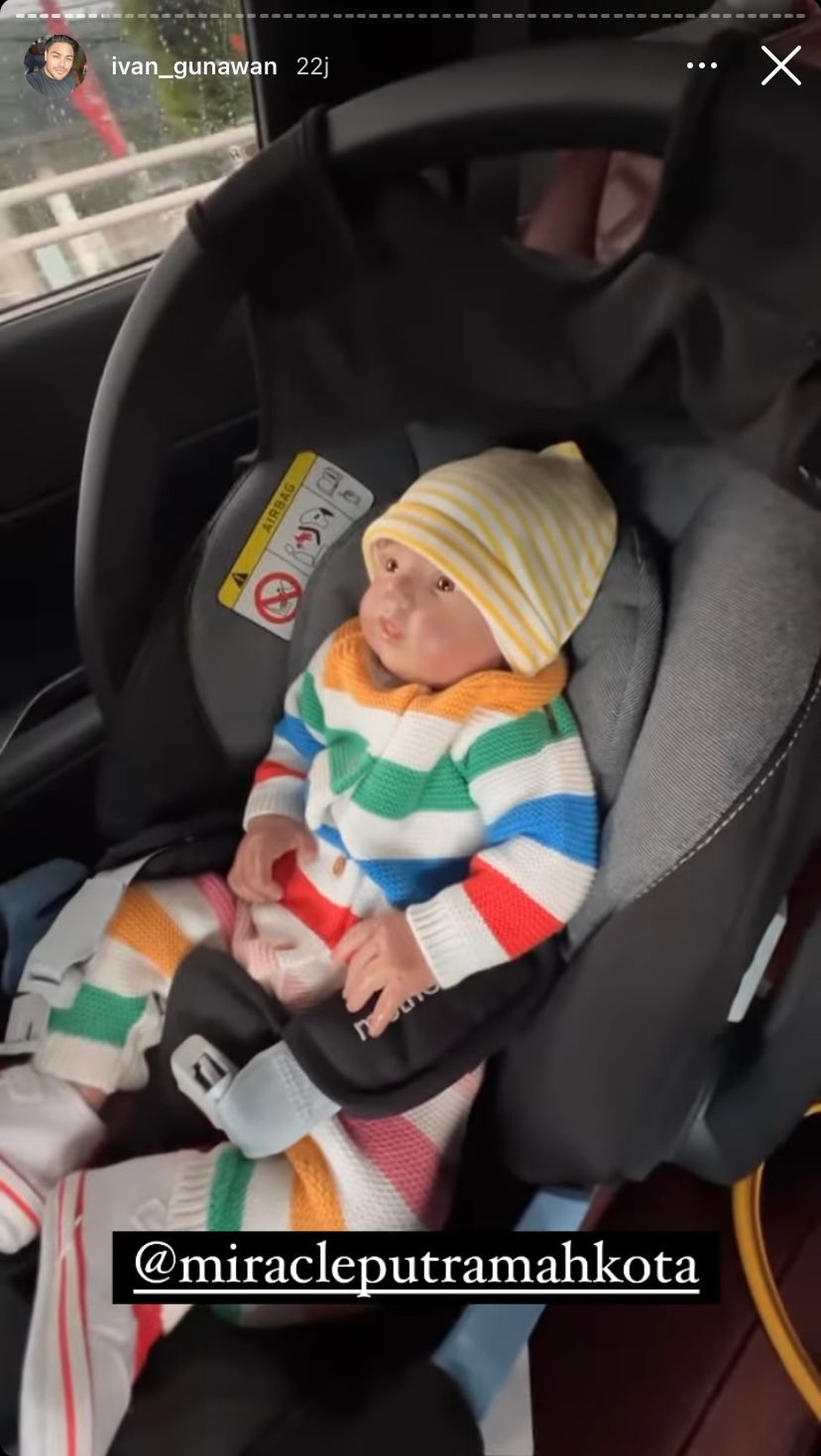 Ivan Gunawan membeli stroller hingga borong baju untuk anak bonekanya Eqqel seperti orang tua sungguhan&period; Yuk intip&excl;