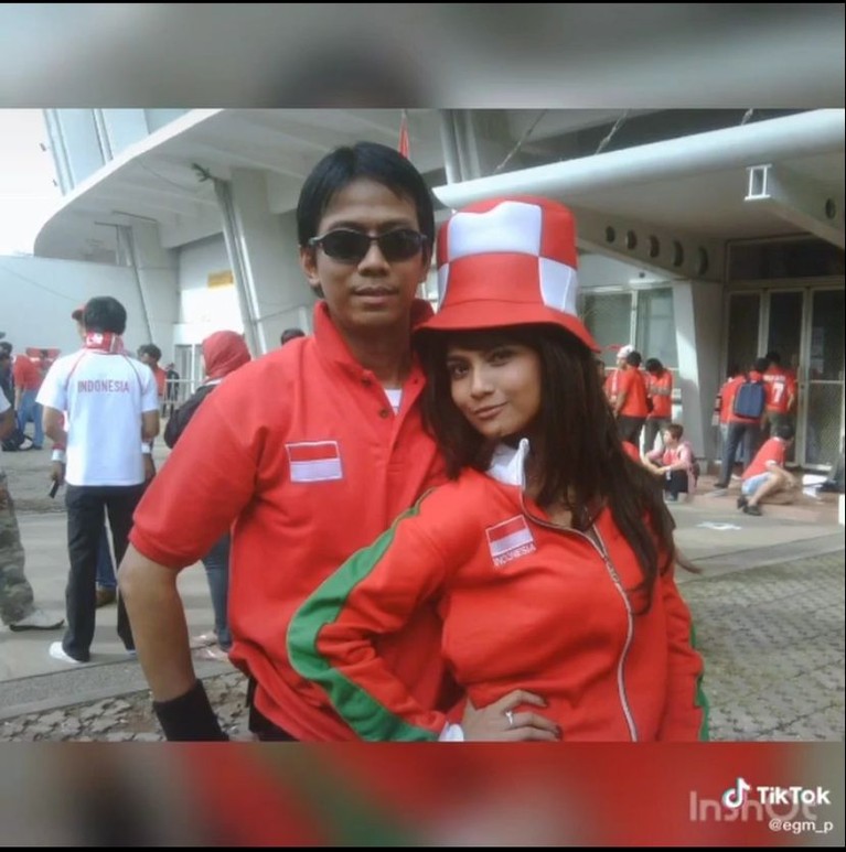 Doddy Sudrajat memperingati hari ulang tahun mendiang Vanessa Angel mengunggah foto kenangan mereka. Yuk intip potretnya!
