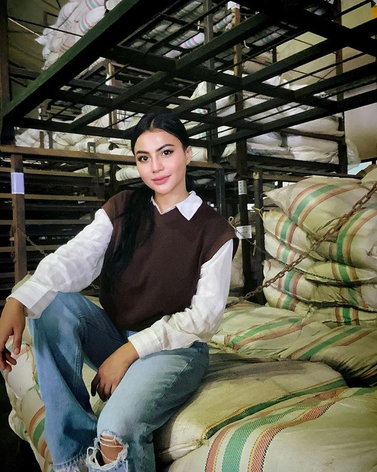 7 Potret Tisya Erni yang Terseret Kasus Prostitusi Selebgram TE