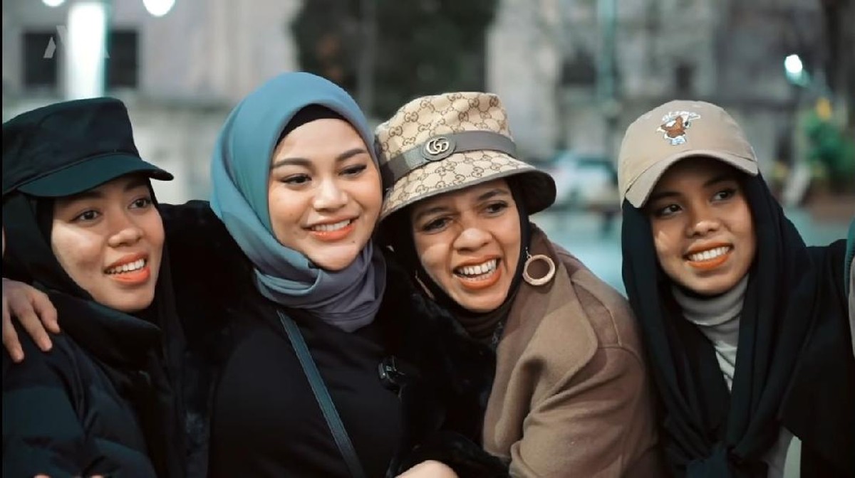 Aurel Hermansyah bertemu dengan mertuanya&comma; orang tua Atta Halilintar untuk pertama kali di Turki&period; Yuk intip momen harunya&excl;