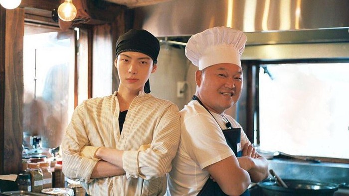 Para Aktor Korea Ini Dikenal Jago Memasak, Ada yang Sampai Dipuji Chef Profesional!