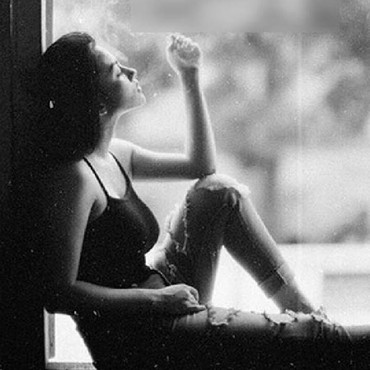 Pernah Viral, Lihat Lagi Foto Lawas Ariel Tatum Saat Merokok