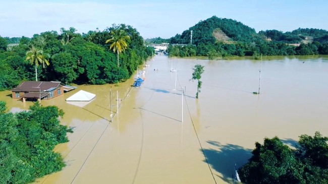 Salah satu warga Malaysia, mengungkapkan upaya penyelamatan dan duka cita usai kehilangan dua anggota keluarganya imbas banjir bandang di Negeri Jiran.