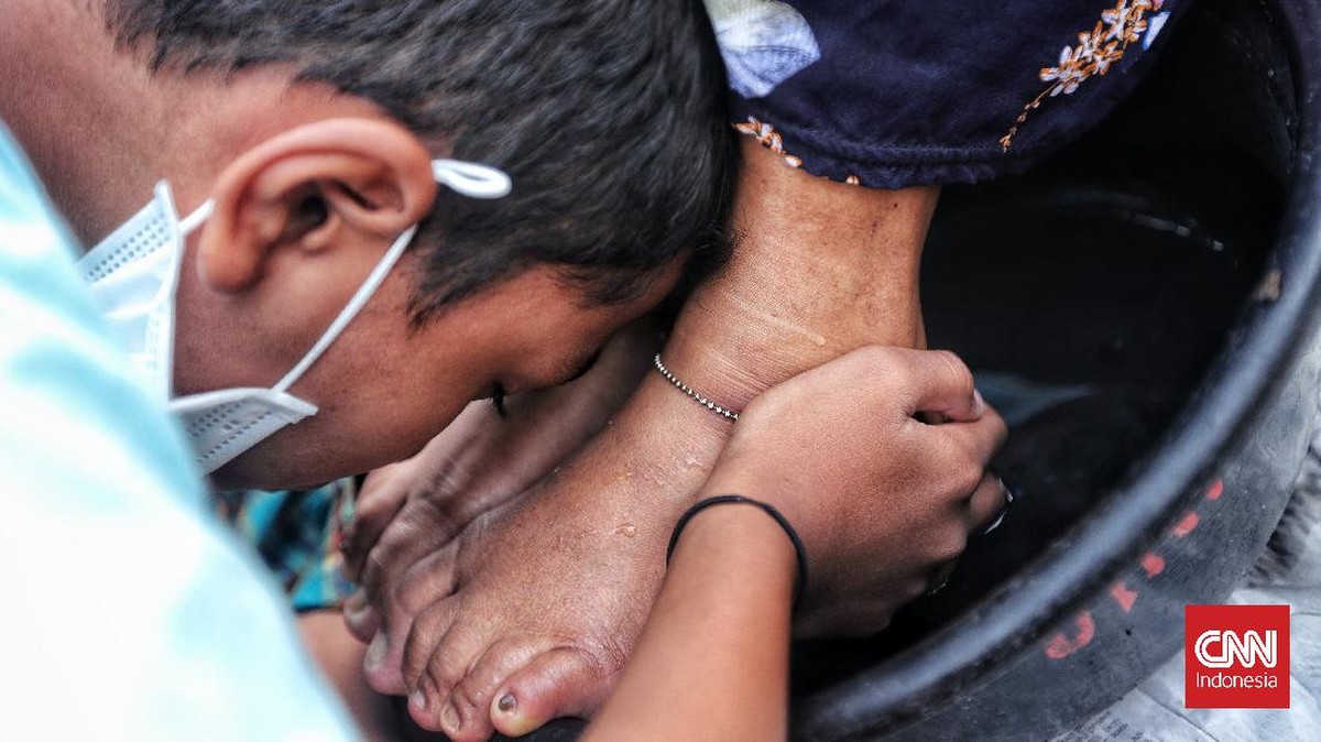 FOTO: Basuh Kaki Ibu Bentuk Kasih di Perayaan Hari Ibu