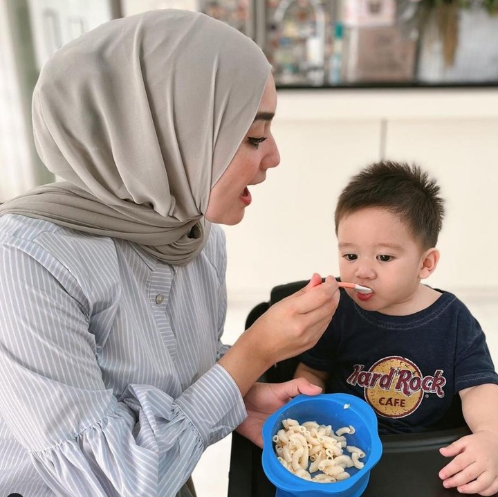 <p>Citra Kirana mengunggah foto bersama anaknya Athar. Semenjak jadi seorang bunda, Citra Kirana banyak merasakan cinta dan kebahagiaan.</p>