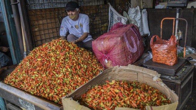 Harga cabai rawit merah di DKI Jakarta naik menjadi Rp50.100 per kilogram (kg).
