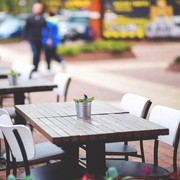 Berniat Bisnis Cafe, Kamu Bisa Manfaatkan Halaman Rumah!