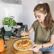 Makanan Pedas Bisa Bantu Turunkan Berat Badan saat Diet? Ini Faktanya!