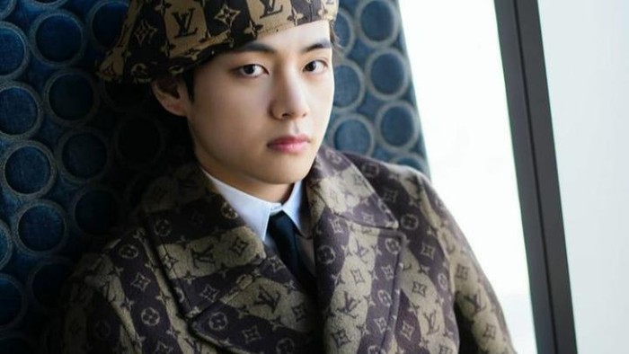 Mengulik Kepribadian V BTS yang Merupakan Seorang INFP, Layak Disebut Sebagai 'Hopeless Romantics'?