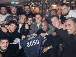 Saat Pemain PSG Ledek Mbappe dengan Jersey 2050