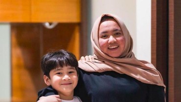 img-title Sikap Rafathar Bilang Minta Tolong ke Mbak Lala Tuai Pujian