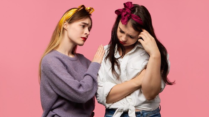 Harus Dihindari, Ini 3 Hal yang Tidak Boleh Dilakukan ke Teman yang Baru Putus Cinta