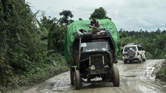 Setidaknya satu orang tewas dan nyaris 100 orang hilang akibat longsor yang terjadi di Hpakant, negara bagian Kachin, Myanmar pada Rabu (22/12).