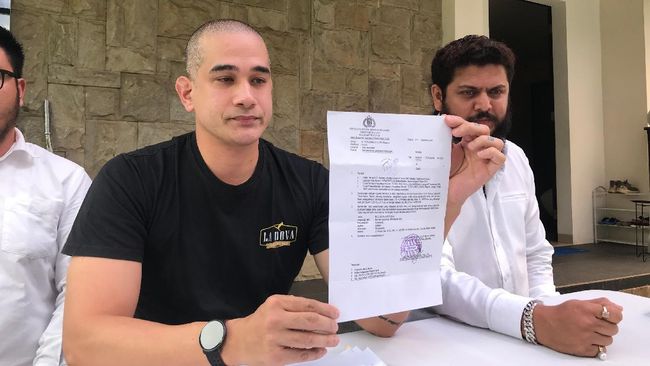 Kronologi Okan Kornelius melaporkan Lee Sachi hingga jadi tersangka kasus dugaan pencemaran nama baik. 