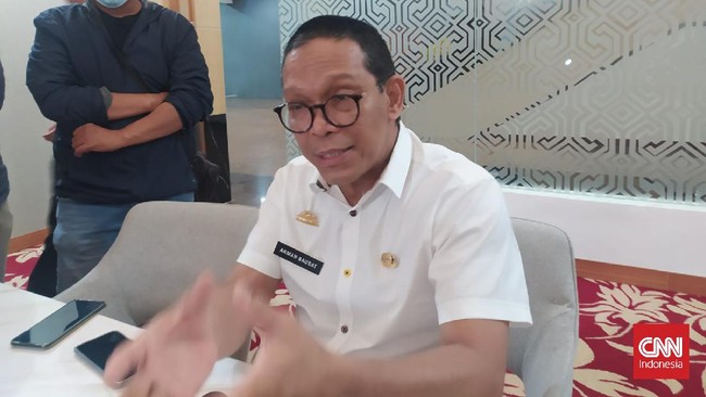 Dinkes Sulsel kerahkan tim ke Pinrang untuk periksa kebenaran pengakuan pria yang mengaku joki vaksinasi Covid-19 dan telah belasan kali vaksin.