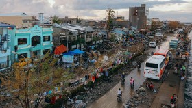 FOTO: Porak Poranda Kota Surigao Filipina Akibat Topan Rai