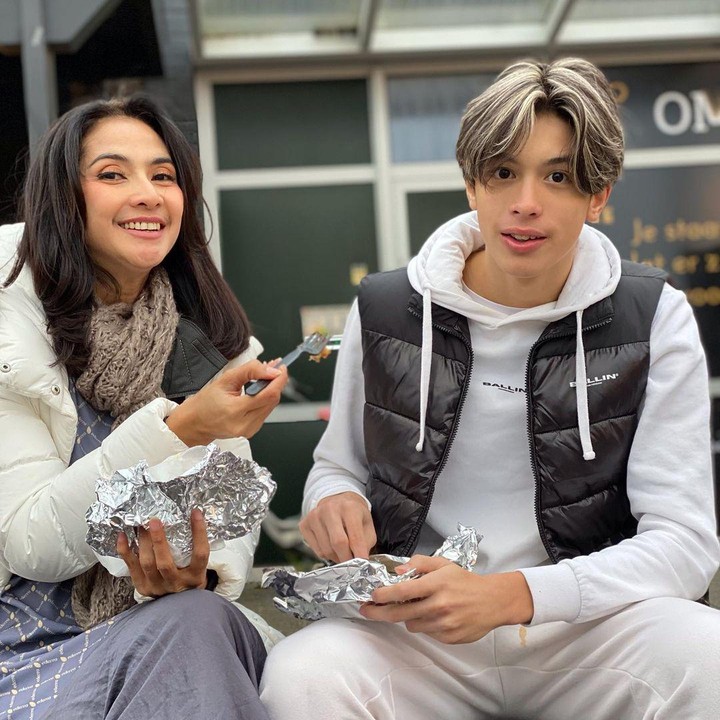 <p>Setelah menikah, ia dikaruniai seorang putra tampan bernama Eddy Maliq Meijir. Eddy bahkan memiliki wajah bule seperti ayahnya, lho. (Foto: Instagram: @maudykoesnaedi)<br /><br /><br /></p>
