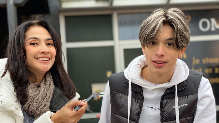 Selalu Kompak, Ini Gaya Para Putra Selebriti dengan sang Ibu!