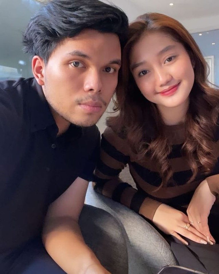 Potret Thariq Halilintar & Chika