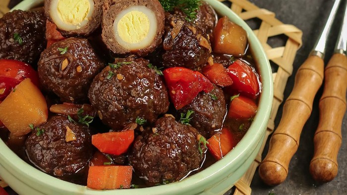 Resep Semur Bola Daging Isi Telur Puyuh