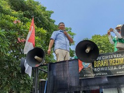 Sekjen KSPI Orasi di Aksi Serikat Pekerja IM2: Tak Boleh Ada PHK