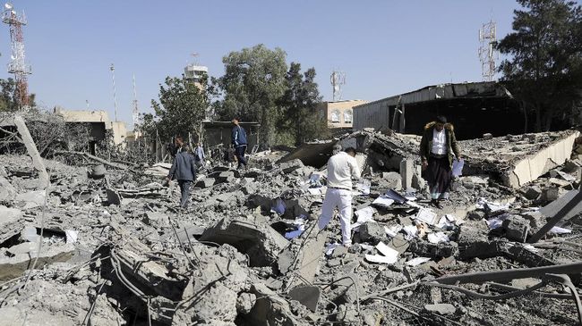 Warga Sanaa telah diperingatkan bahwa akan ada serangan udara susulan yang dilancarkan oleh koalisi yang dipimpin Arab Saudi dalam waktu dekat.