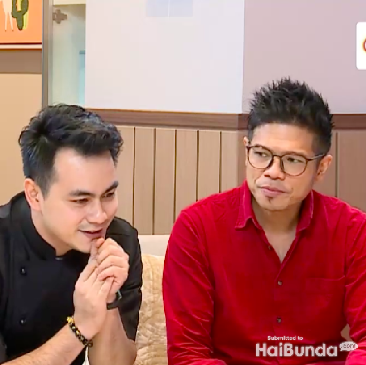 <p>Niat banget lho, Baim mengajak Chef Steby Rafael untuk bikin kue spesial di Sketsa Bunda Zaman Now Spesial Hari Ibu. (Foto: Tim HaiBunda)</p>