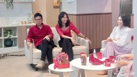 <p>Spesial di Hari Ibu 22 Desember, Baim berikan kejutan manis nih untuk istri tercinta, Artika Sari Devi. (Foto: Tim HaiBunda)</p>
