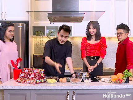 Sweet! 7 Potret Baim Ajak Chef Steby Bikin Kue Spesial untuk Artika Sari Devi