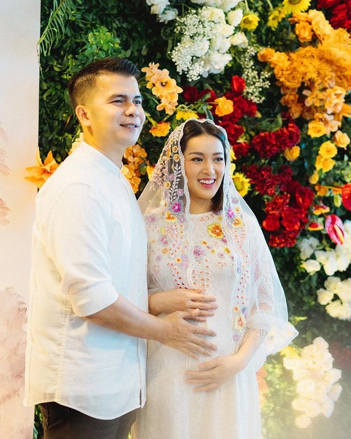 Handika Pratama gelar acara tasyakuran pengajian kehamilan Rosiana Dewi sang istri dan umumkan jenis kelamin anaknya&period; Yuk intip&excl;