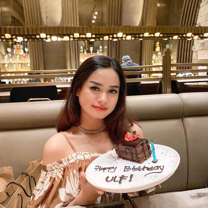 <p>Ulfi dan Elly kerap disoroti publik, Bunda. Ini karena keduanya memiliki hubungan yang cukup rumit alias sering berbeda pandangan. (Foto: Instagram @ulfidmy)</p>