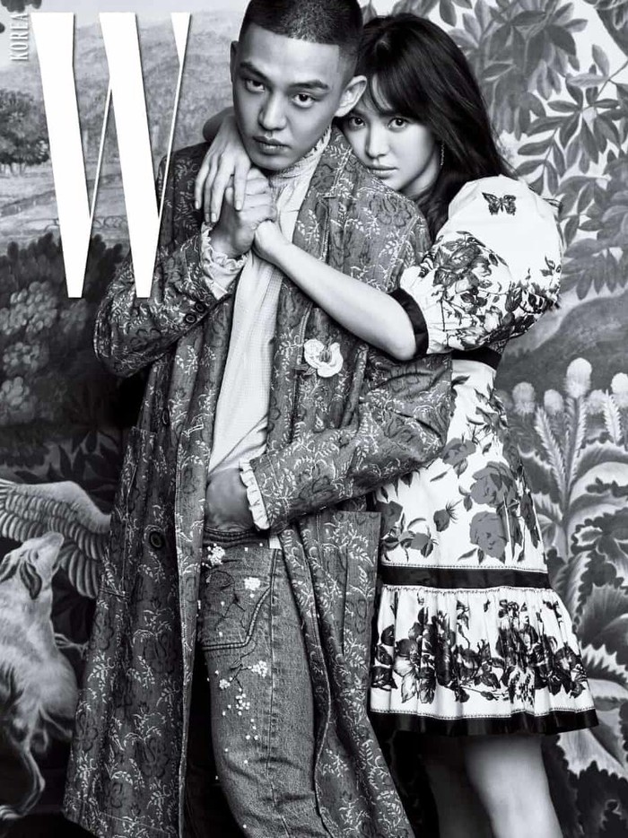 Meski sempat dirumorkan dekat dengan aktris Song Hye Kyo, namun ternyata keduanya hanya sebatas sahabat saja. Baik Yoo Ah In dan Song Hye Kyo saling mendukung satu sama lain, bahkan keduanya juga berada di agensi yang sama, yaitu United Artist Agency./ Foto: W Korea via pinterest.com