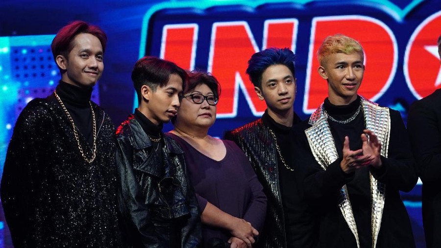 Para peserta, juri serta host Indonesia Mencari Bakat dapat kejutan didatangi sang ibunda di Hari Ibu. Yuk intip momennya!