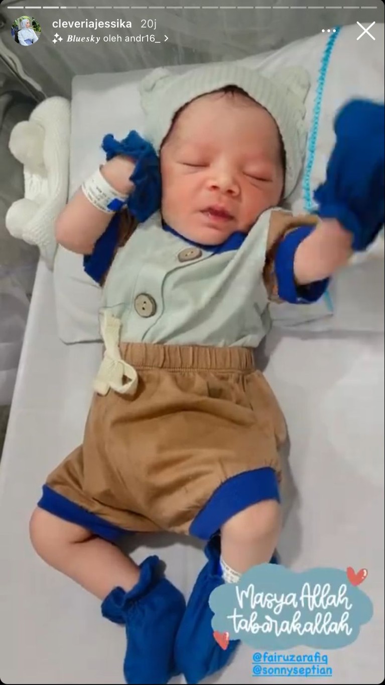 7 Paras Tampan Baby Zhafi Anak Fairuz A Rafiq & Sonny Septian yang Baru Lahir Fairuz A Rafiq dan Sonny Septian tengah diselimuti kebahagiaan atas kelahiran buah hati mereka King Zhafi Zayyan Slofa. Yuk intip!