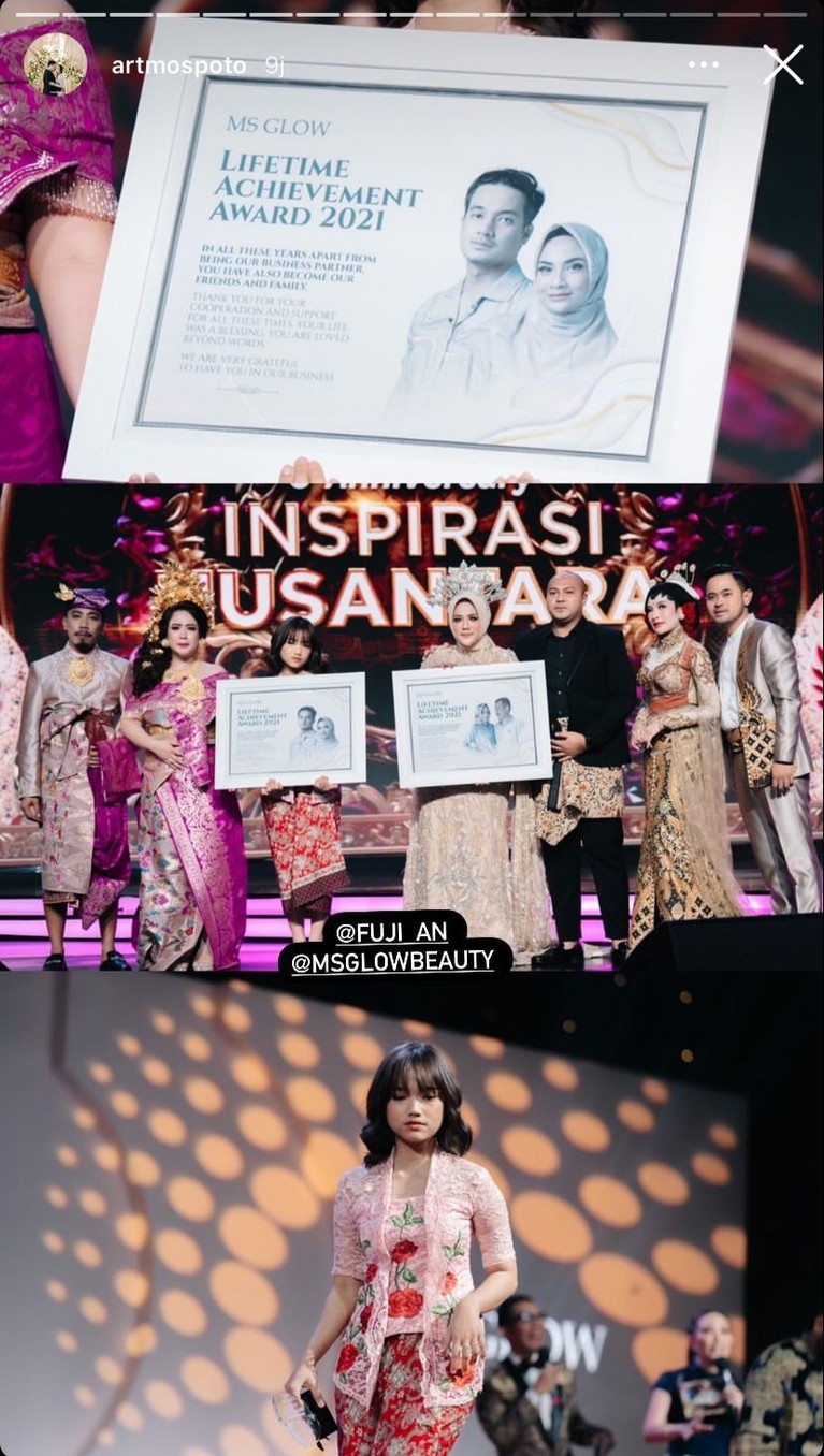 7 Potret Fuji Pakai Baju Kebaya Ngumpul dengan Artis 'Crazy Rich' Fuji sedang jadi sorotan, baru-baru ini ia menghadiri acara pakai kebaya dan kumpul dengan artis 'Crazy Rich'. Yuk intip!