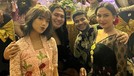 Fuji sedang jadi sorotan&comma; baru-baru ini ia menghadiri acara pakai kebaya dan kumpul dengan artis 'Crazy Rich'&period; Yuk intip&excl;